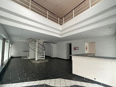 LOCAL COMMERCIAL A LOUER - ST ETIENNE CENTRE VILLE - 310.82 m2 - 900€ HC et HT par mois