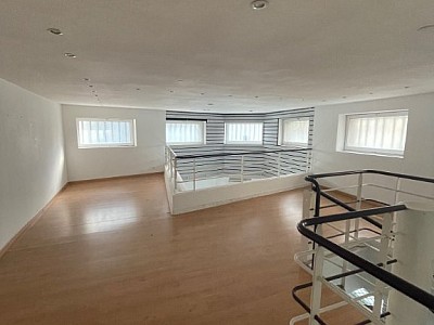 LOCAL COMMERCIAL A LOUER - ST ETIENNE CENTRE VILLE - 310.82 m2 - 900€ HC et HT par mois