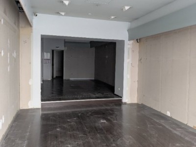 LOCAL COMMERCIAL A LOUER - ST ETIENNE CENTRE VILLE - 100 m2 - 2500€ HC par mois