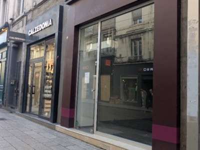 LOCAL COMMERCIAL A LOUER - ST ETIENNE CENTRE VILLE - 100 m2 - 2500€ HC par mois