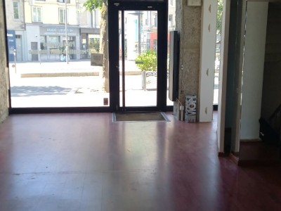 LOCAL COMMERCIAL A LOUER - ST ETIENNE CENTRE VILLE - 76.24 m2 - 950 € HC par mois