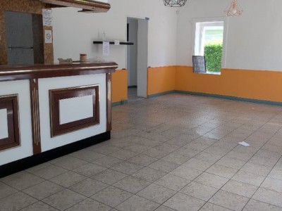 LOCAL COMMERCIAL A LOUER - ST ETIENNE FAURIEL - 60 m2 - 665€ HC par mois