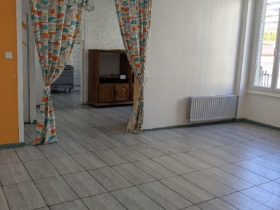 LOCAL COMMERCIAL A LOUER - ST ETIENNE FAURIEL - 60 m2 - 665€ HC par mois