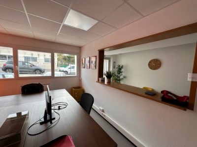 LOCAL COMMERCIAL A LOUER - ST ETIENNE MONTPLAISIR - 315 m2 - 3000 € HC et HT par mois