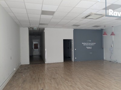 LOCAL COMMERCIAL A LOUER - ST ETIENNE PREFECTURE - 124 m2 - 1000€ HC par mois