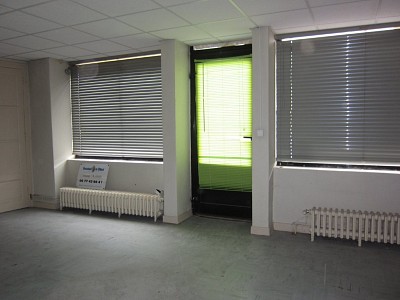 LOCAL COMMERCIAL A LOUER - ST ETIENNE SAINT FRANCOIS - 670 € HC par mois