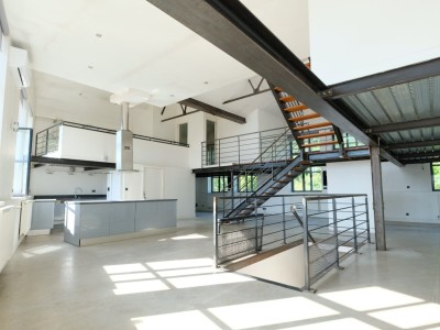 LOFT A VENDRE - ST ETIENNE FACULTE / CENTRE DEUX - 177 m2 - 237000€