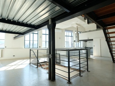 LOFT A VENDRE - ST ETIENNE FACULTE / CENTRE DEUX - 177 m2 - 237000€