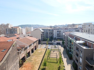 LOFT A VENDRE - ST ETIENNE FACULTE / CENTRE DEUX - 177 m2 - 237000€