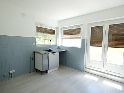 MAISON A LOUER - ST ETIENNE LA MTARE - 90.04 m2 - 800 € charges comprises par mois