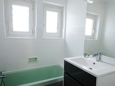 MAISON A LOUER - ST ETIENNE LA MTARE - 90.04 m2 - 800 € charges comprises par mois