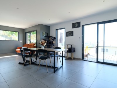 MAISON A VENDRE - ST PRIEST EN JAREZ - 142 m2 - 495 000 &euro;