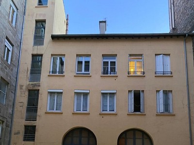 PARKING EXTERIEUR A LOUER - ST ETIENNE CENTRE VILLE - 70 € charges comprises par mois
