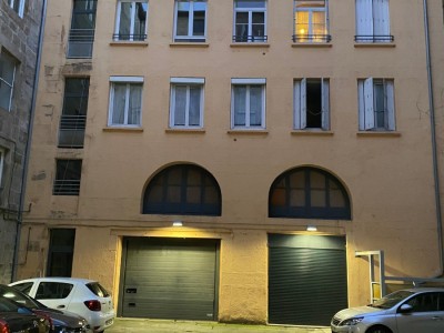 PARKING EXTERIEUR A LOUER - ST ETIENNE CENTRE VILLE - 10 m2 - 75 € charges comprises par mois