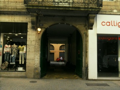 PARKING EXTERIEUR A LOUER - ST ETIENNE CENTRE VILLE - 75 € charges comprises par mois
