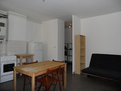 STUDIO A LOUER - ST ETIENNE CENTRE VILLE - 27,83 m2 - 340 € charges comprises par mois