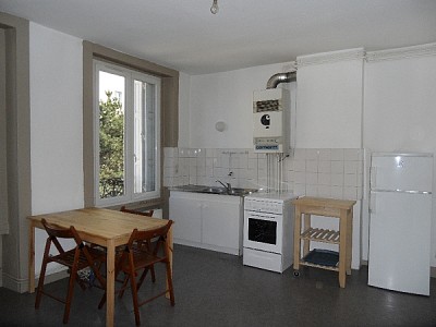 STUDIO A LOUER - ST ETIENNE CENTRE VILLE - 27,83 m2 - 340 € charges comprises par mois