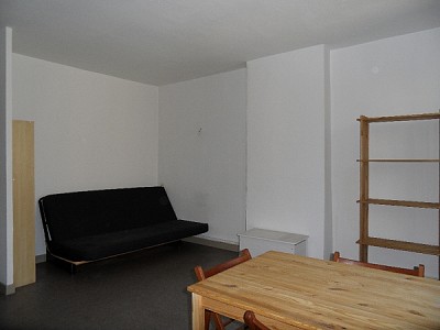 STUDIO A LOUER - ST ETIENNE CENTRE VILLE - 27,83 m2 - 340 € charges comprises par mois