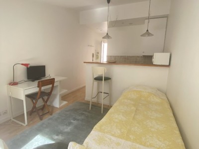 STUDIO A LOUER - ST ETIENNE CENTRE VILLE - 18.2 m2 - 370 € charges comprises par mois