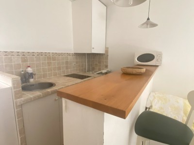 STUDIO A LOUER - ST ETIENNE CENTRE VILLE - 18.2 m2 - 370 € charges comprises par mois