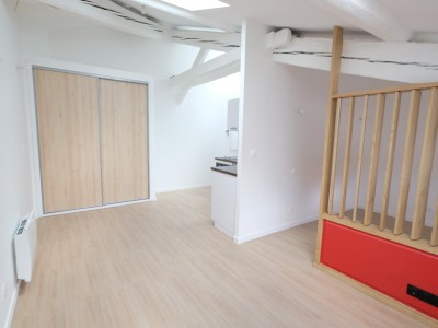STUDIO A LOUER - ST ETIENNE CENTRE VILLE - 31 m2 - 395 € charges comprises par mois
