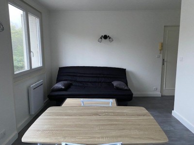 STUDIO A LOUER - ST ETIENNE CENTRE VILLE - 21.81 m2 - 320 € charges comprises par mois