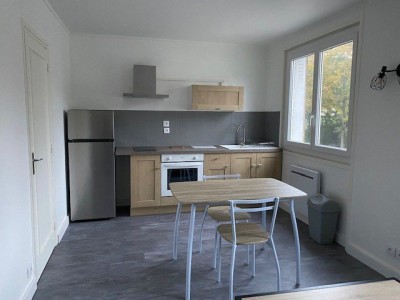 STUDIO A LOUER - ST ETIENNE CENTRE VILLE - 21.81 m2 - 320 € charges comprises par mois