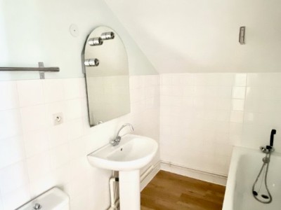 STUDIO A LOUER - ST ETIENNE FACULTE / CENTRE DEUX - 31.83 m2 - 425�&euro; charges comprises par mois