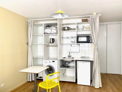 STUDIO A LOUER - ST ETIENNE FACULTE / CENTRE DEUX - 26.75 m2 - 402 € charges comprises par mois