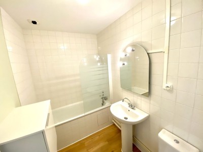 STUDIO A LOUER - ST ETIENNE FACULTE / CENTRE DEUX - 26.75 m2 - 402 € charges comprises par mois