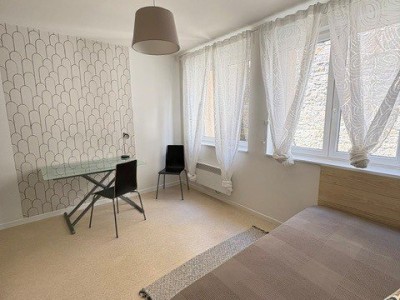 STUDIO A LOUER - ST ETIENNE FACULTE / CENTRE DEUX - 20.52 m2 - 370 € charges comprises par mois