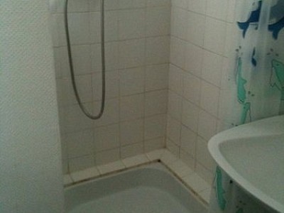 STUDIO A LOUER - ST ETIENNE FAURIEL - 30 m2 - 385€ charges comprises par mois