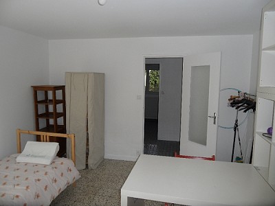 STUDIO A LOUER - ST ETIENNE FAURIEL - 26,83 m2 - 390 € charges comprises par mois