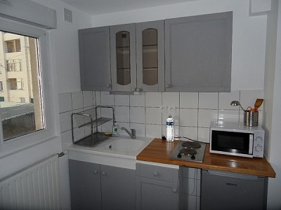 STUDIO A LOUER - ST ETIENNE FAURIEL - 26,83 m2 - 390 € charges comprises par mois