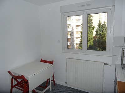 STUDIO A LOUER - ST ETIENNE FAURIEL - 26,83 m2 - 390 € charges comprises par mois