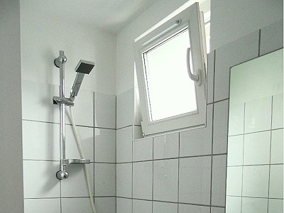 STUDIO A LOUER - ST ETIENNE FAURIEL - 26,83 m2 - 390 € charges comprises par mois