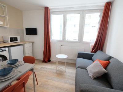 STUDIO A LOUER - ST ETIENNE FAURIEL - 16.26 m2 - 440 € charges comprises par mois