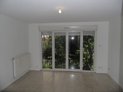 STUDIO A LOUER - ST ETIENNE FAURIEL - 30 m2 - 375€ charges comprises par mois
