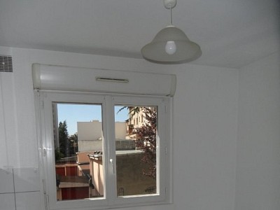 STUDIO A LOUER - ST ETIENNE FAURIEL - 30 m2 - 375€ charges comprises par mois