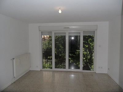 STUDIO A LOUER - ST ETIENNE FAURIEL - 30 m2 - 375€ charges comprises par mois