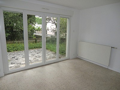 STUDIO A LOUER - ST ETIENNE FAURIEL - 30 m2 - 360€ charges comprises par mois