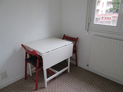 STUDIO A LOUER - ST ETIENNE FAURIEL - 30 m2 - 360€ charges comprises par mois
