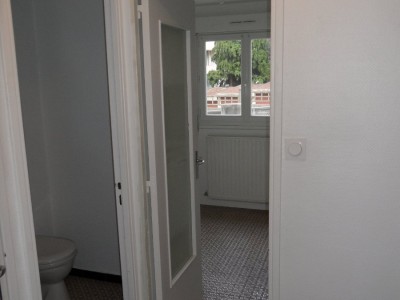 STUDIO A LOUER - ST ETIENNE FAURIEL - 30 m2 - 375�&euro; charges comprises par mois