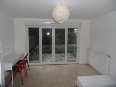 STUDIO A LOUER - ST ETIENNE FAURIEL - 30 m2 - 375�&euro; charges comprises par mois