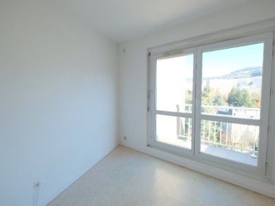 STUDIO A LOUER - ST ETIENNE FAURIEL - 28 m2 - 410 € charges comprises par mois