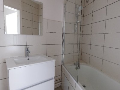 STUDIO A LOUER - ST ETIENNE FAURIEL - 28 m2 - 410 € charges comprises par mois