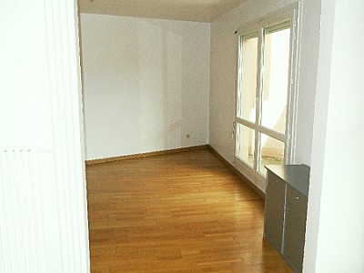 STUDIO A LOUER - ST ETIENNE FAURIEL - 31.5 m2 - 400€ charges comprises par mois