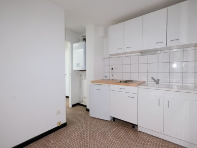 STUDIO A LOUER - ST ETIENNE FAURIEL - 30 m2 - 390€ charges comprises par mois