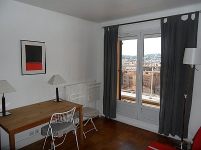 STUDIO A LOUER - ST ETIENNE LYCEE CLAUDE FAURIEL - 15.9 m2 - 345�&euro; charges comprises par mois
