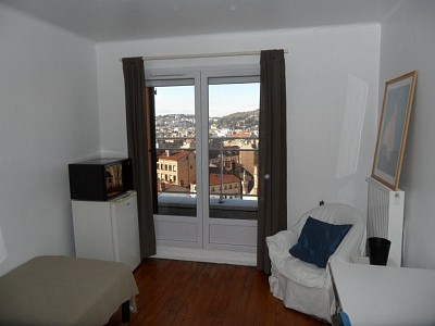 STUDIO - ST ETIENNE LYCEE FAURIEL - 12,7 m2 - LOUÉ